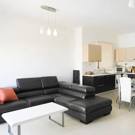Seaside 3 Bedroom In Qawra * San Pawl il-Baħar