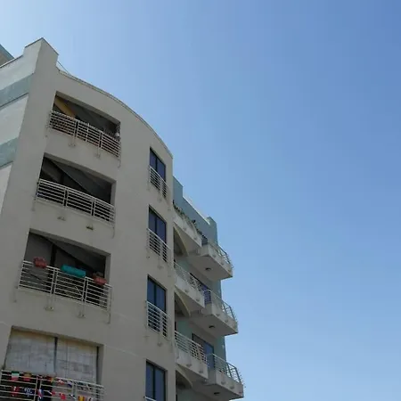 Seaside 3 Bedroom In Qawra San Pawl il-Baħar
