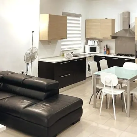 Seaside 3 Bedroom In Qawra